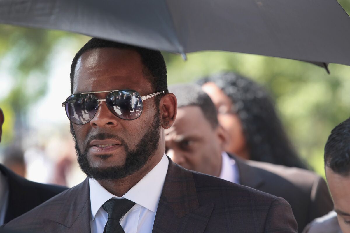 Feds Bring New Sex-crime Charges Against Singer R. Kelly - Bloomberg