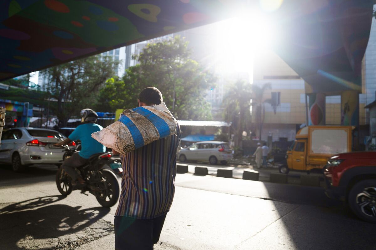 Indian Finance Minister Sees Continued Economic Growth Momentum