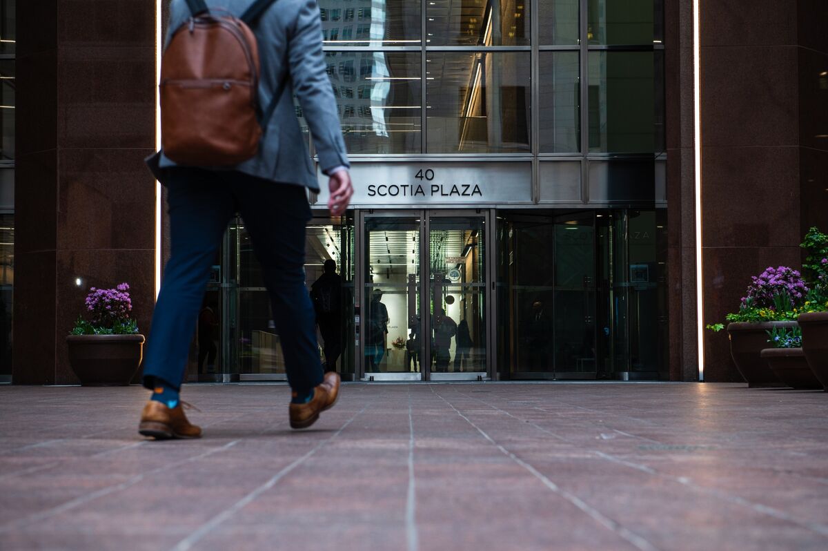 🟪"La Bank of Nova Scotia richiama i dipendenti in sede: verso una maggiore collaborazione"
