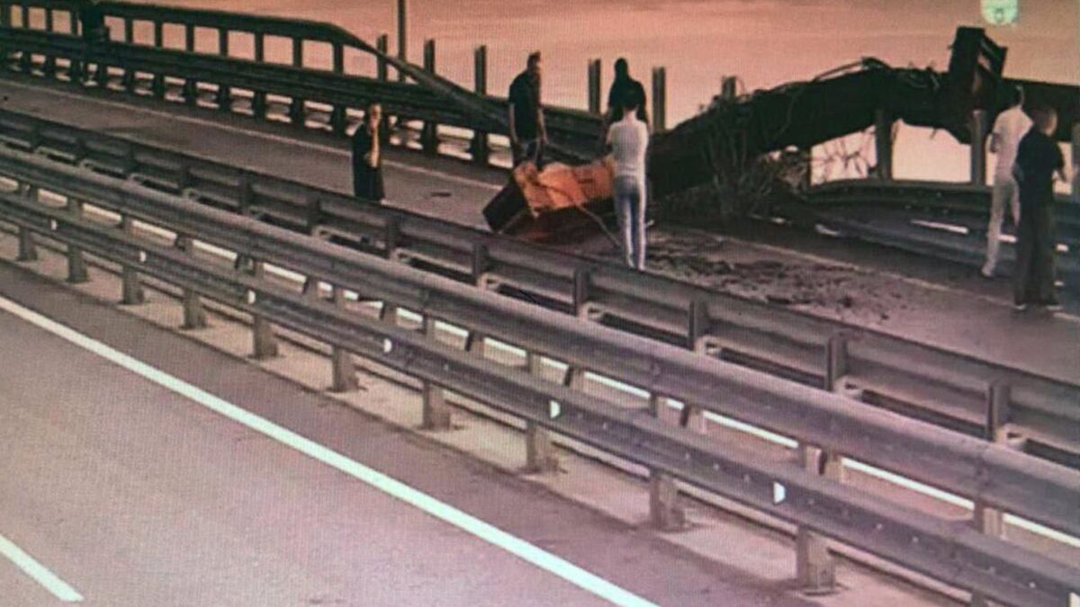 Ukraine Says It Attacked Crimean Bridge as Traffic Halted - Bloomberg.com