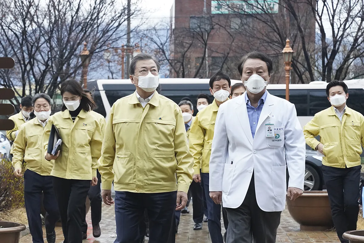 Moon Jae-in, left, at the Daegu Medical Center in Feb. 2020.