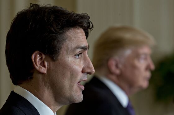 Trudeau Still Canadians' Top Pick for Taming Trump, Poll Shows