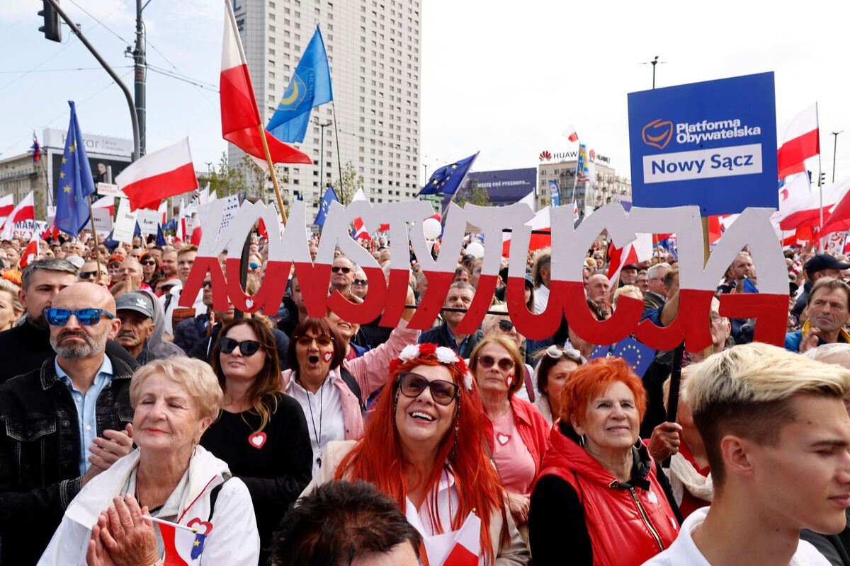 Polish Opposition Takes to the Streets to Energize Campaign