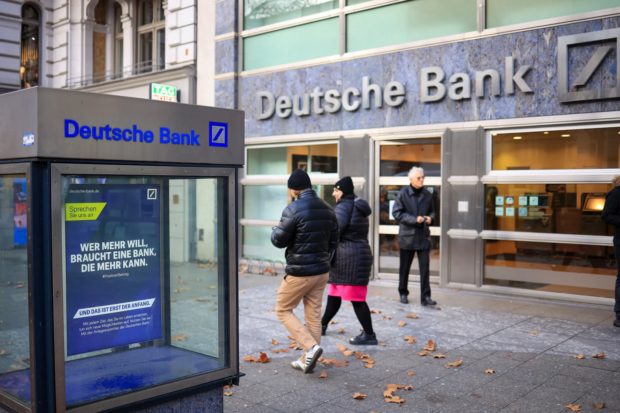 Deutsche Bank (DBK GR) Highest-Paid Banker Made Over €14 Million in Decade  High - Bloomberg