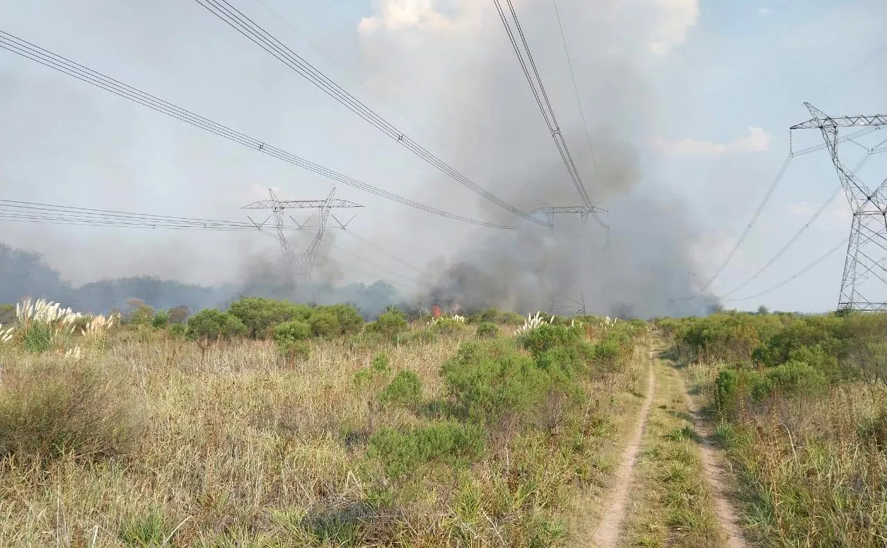 A fire, on a high-tension line outside the Buenos Aires metro area, on March 1, 2023.