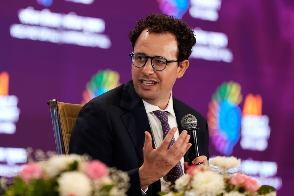 Investors Puzzle Over AI's Economic Impact