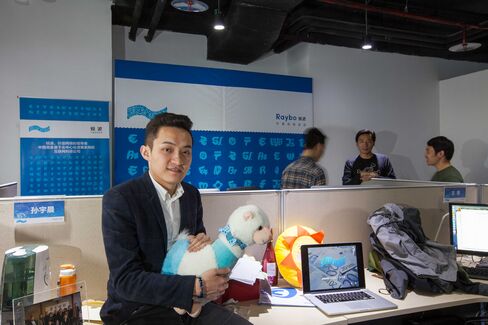 Raybo founder Justin Sun holds a toy alpaca, a symbol of opposition to Internet censorship.