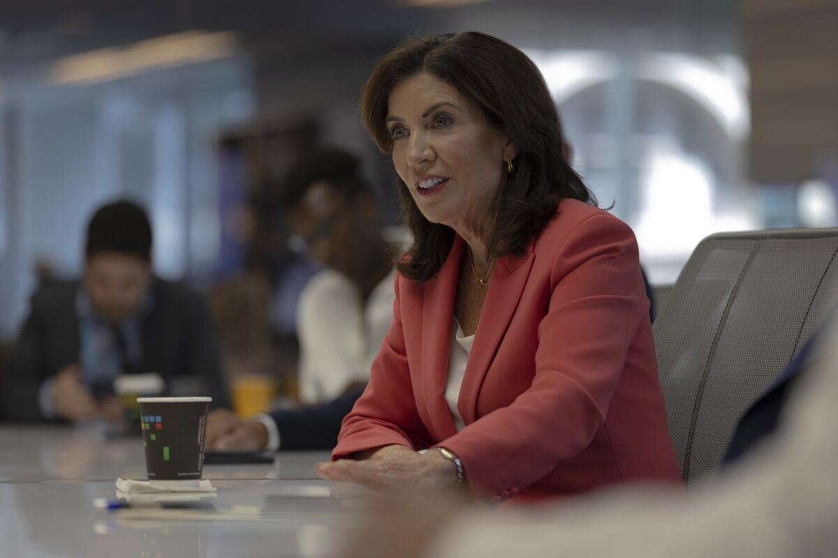 Hochul Says Low Taxes, Immigration Will Give New York Edge in AI