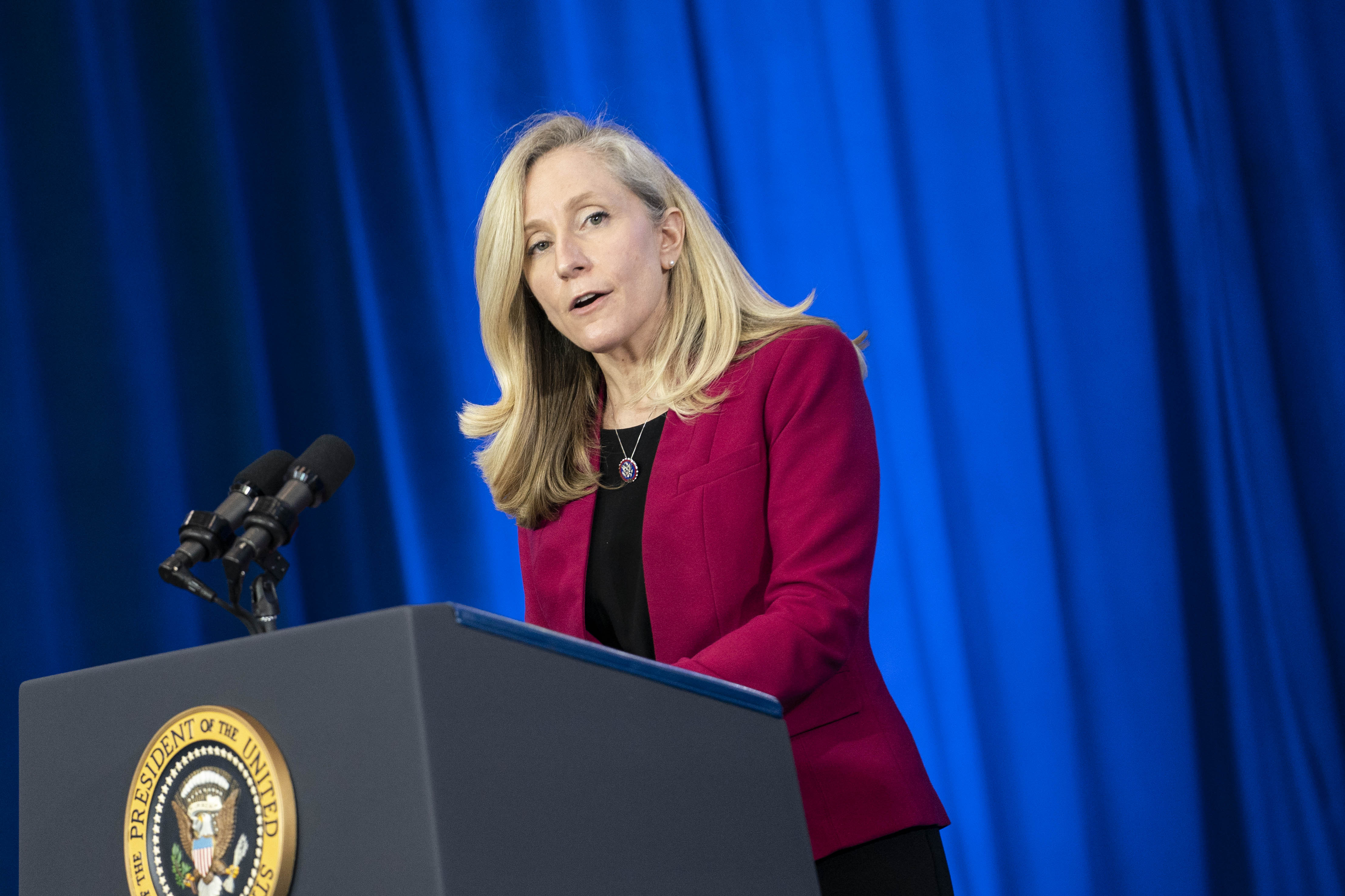 Gop S Cheney Endorses Virginia Democrat Abigail Spanberger Bloomberg