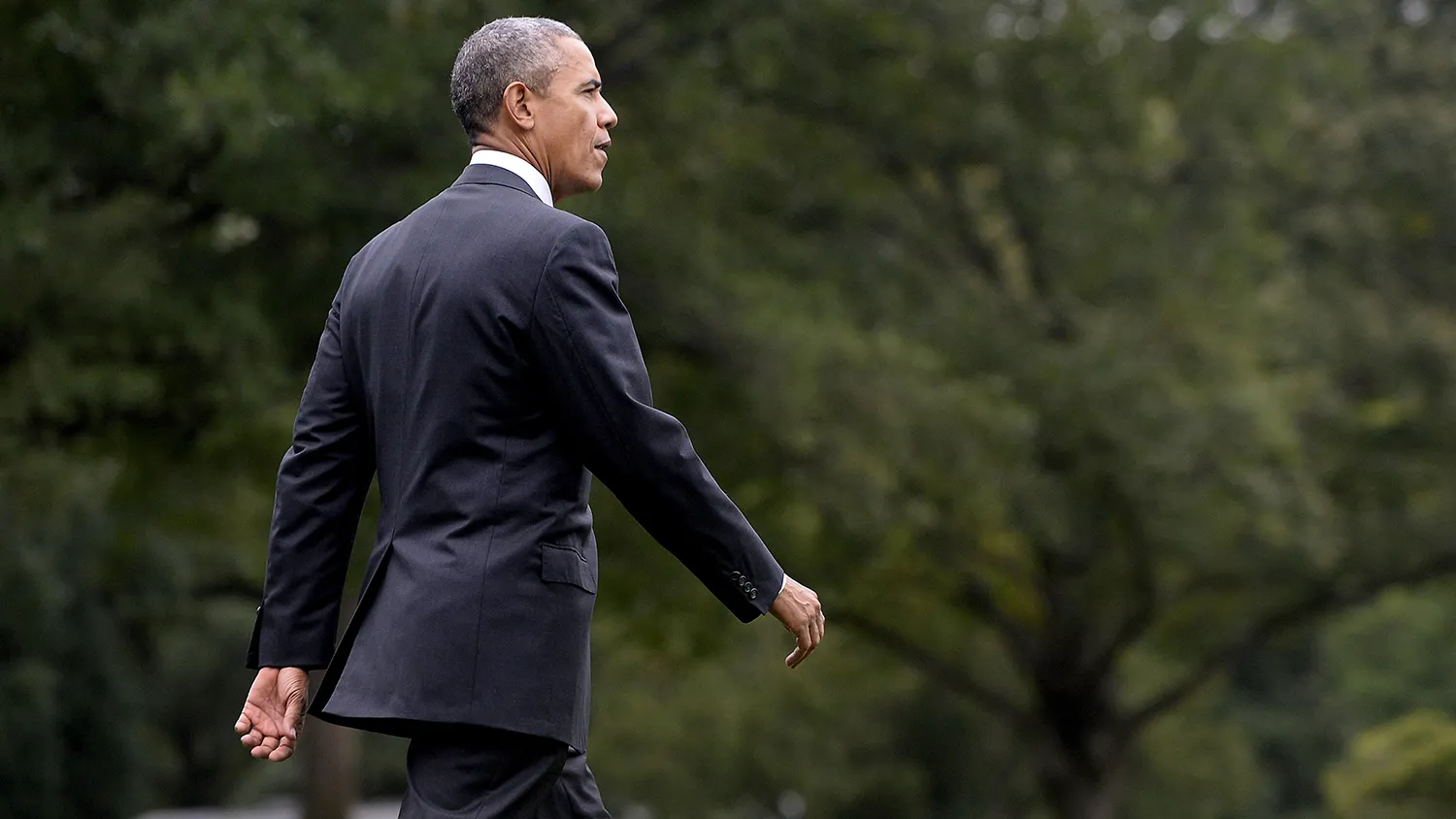 President Barack Obama walks toward Marine One on the South Lawn prior to his departure from the White House on Oct. 4, 2015.
