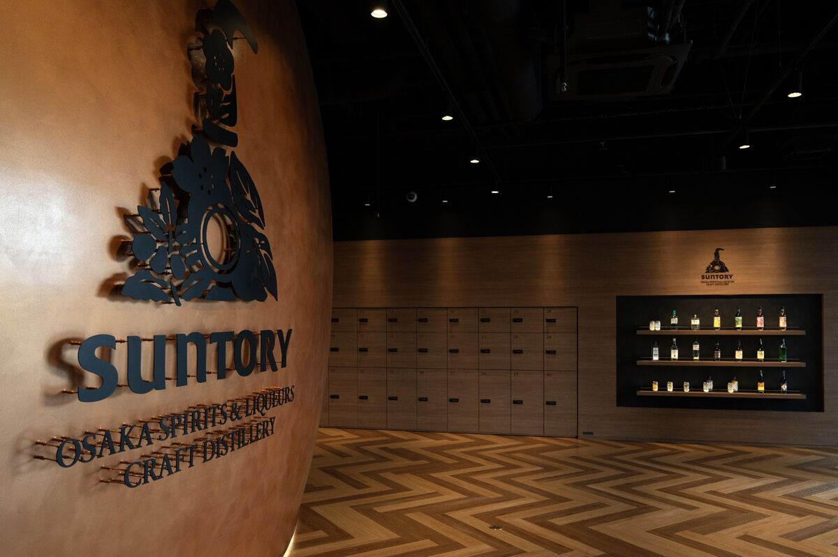 Profit Drop Among New Suntory Leader’s Challenges After CEO Exit