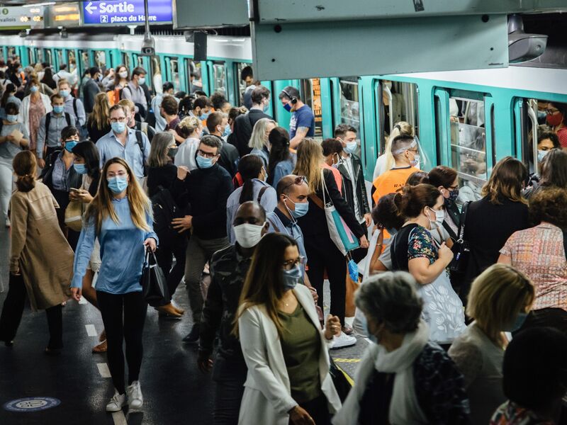 Commuters and Cafe Economy as Pace of Infections Picks Up
