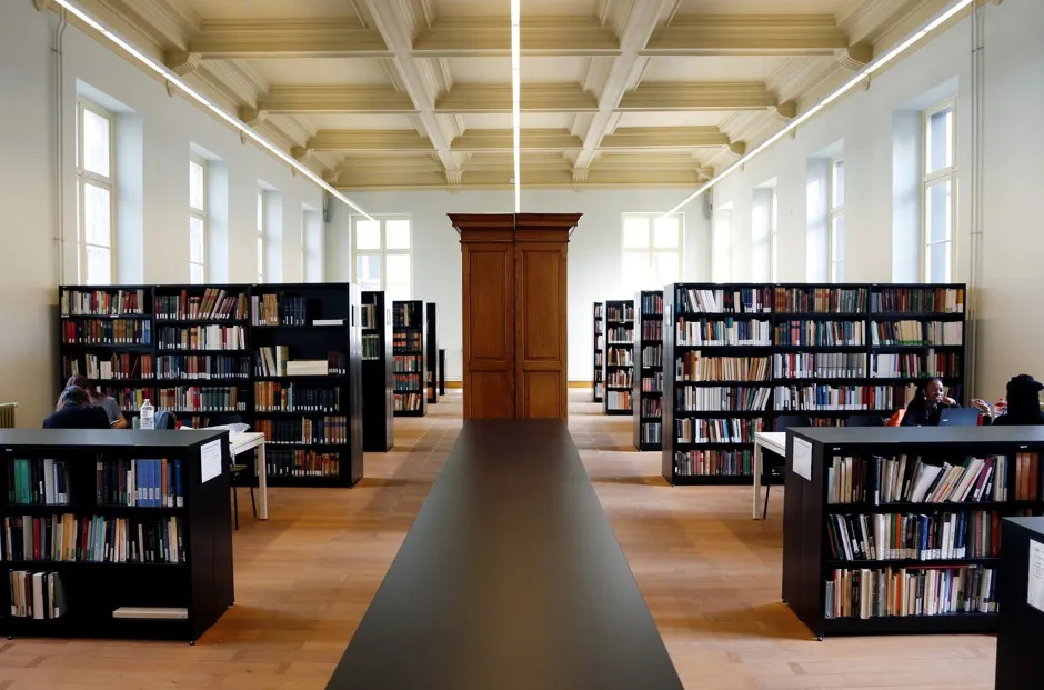 A study found signs of email discrimination among librarians and other public sector service providers. 