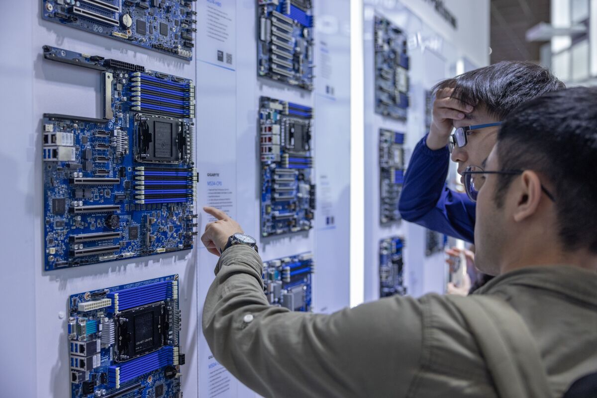 Trump's comments on Taiwan hollowing out the US chip industry are incorrect, and risks opening up a fissure for China to exploit and push its own tech sector (Tim Culpan/Bloomberg)