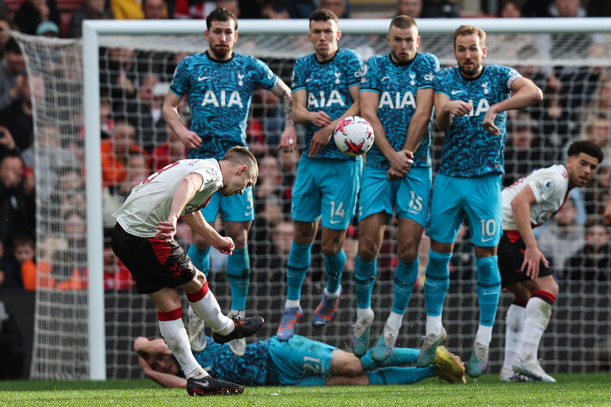 Southampton&nbsp;shoot&nbsp;a penalty kick over the goal during the English Premier League football match against Tottenham Hotspur.