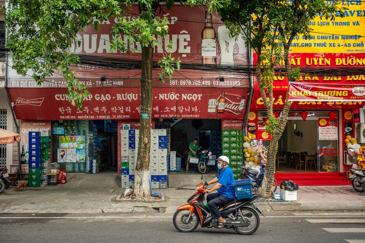 Vietnam Signals Openness to Cut Key Rates to Bolster Growth Bloomberg