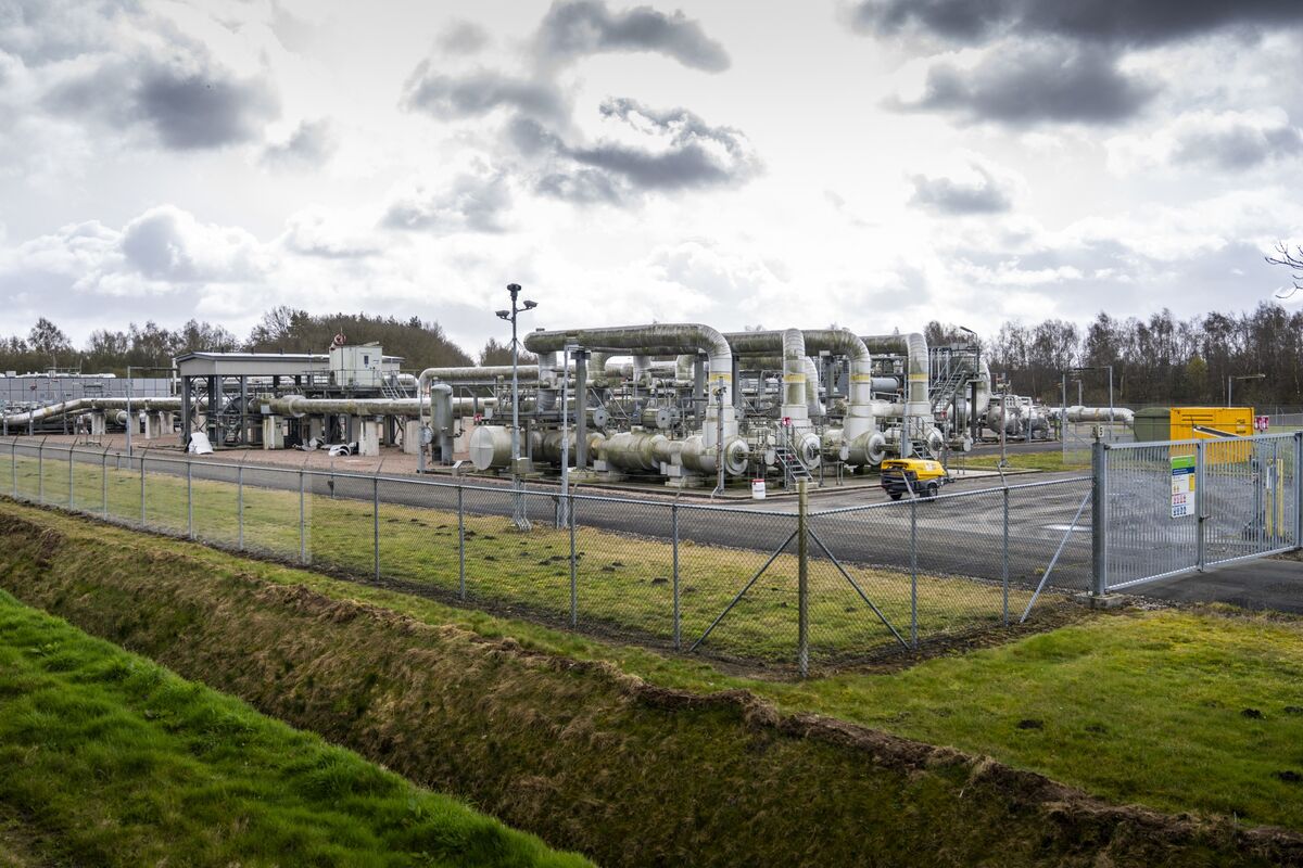 bloomberg.com - Elena Mazneva - European Gas Holds Near Highest Since 2022 on Stockpile Concern