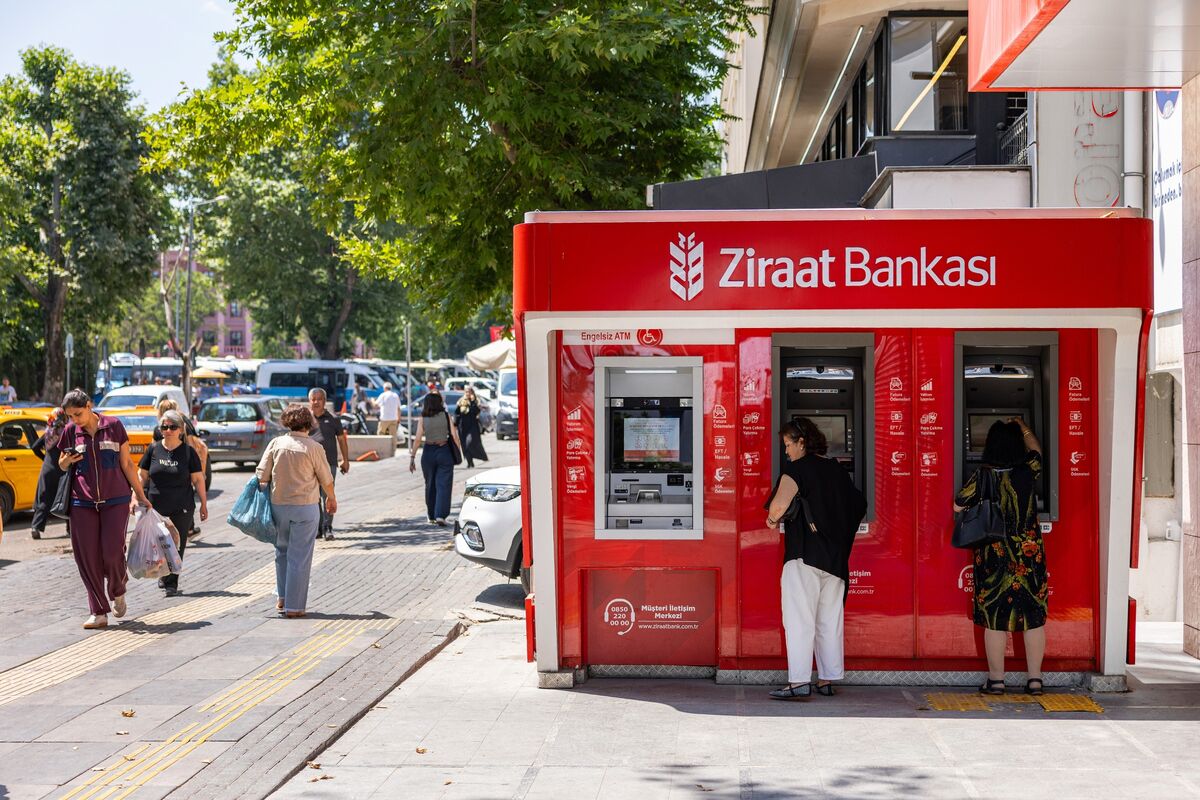 Turkey’s Wealth Fund to Take Over Ziraat, Halkbank Islamic Units