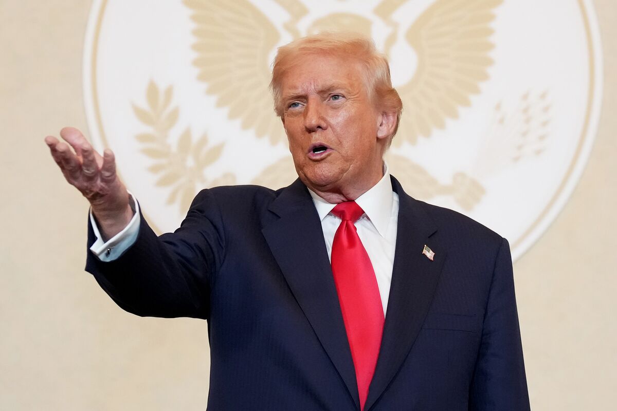 Trump Plans New Sanctions on Russian Oil Firms to Pressure Putin for Peace Talks