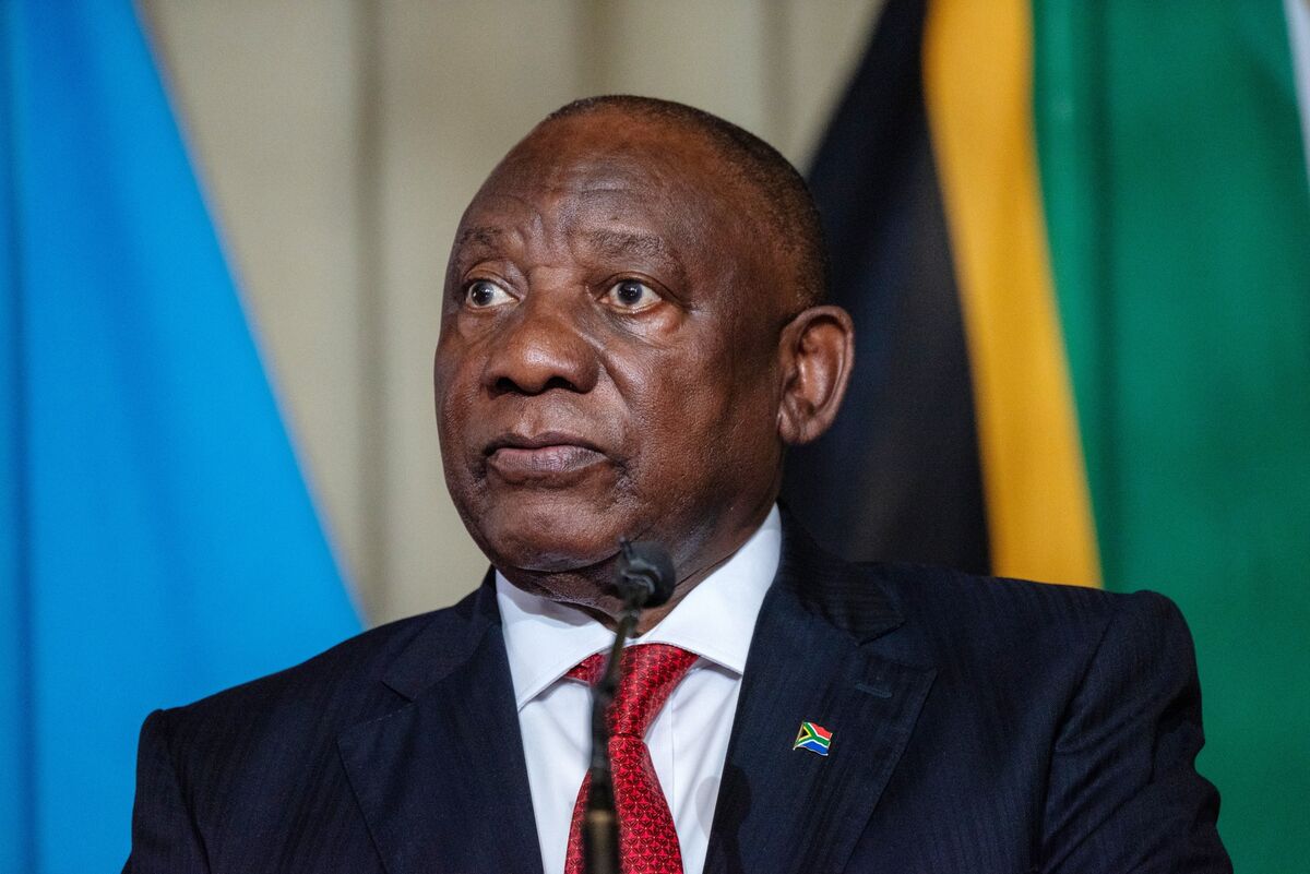 🟪"Il Sudafrica alla guida del rifinanziamento del Global Fund: una risposta alla riduzione del supporto USA per la lotta contro l'AIDS"