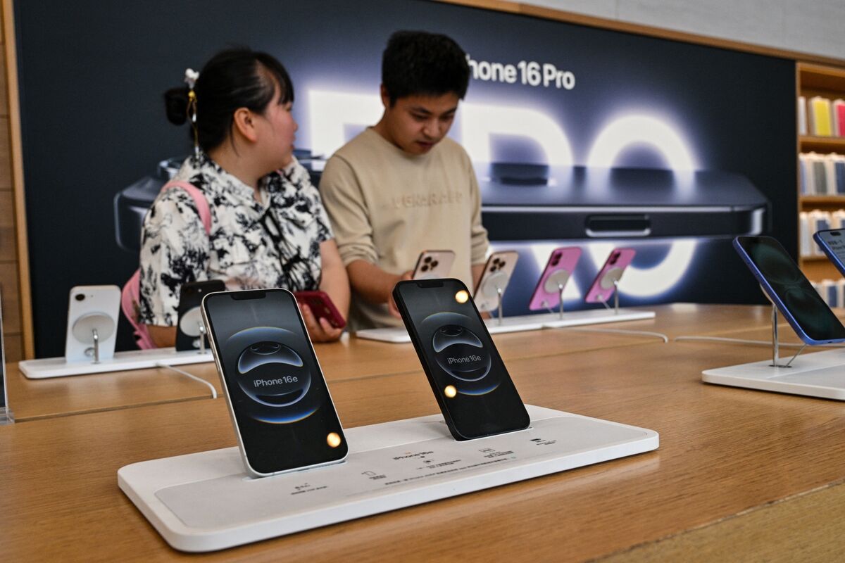 Apple’s China Comeback Fueled by Mac Sales, iPhone Upgrades