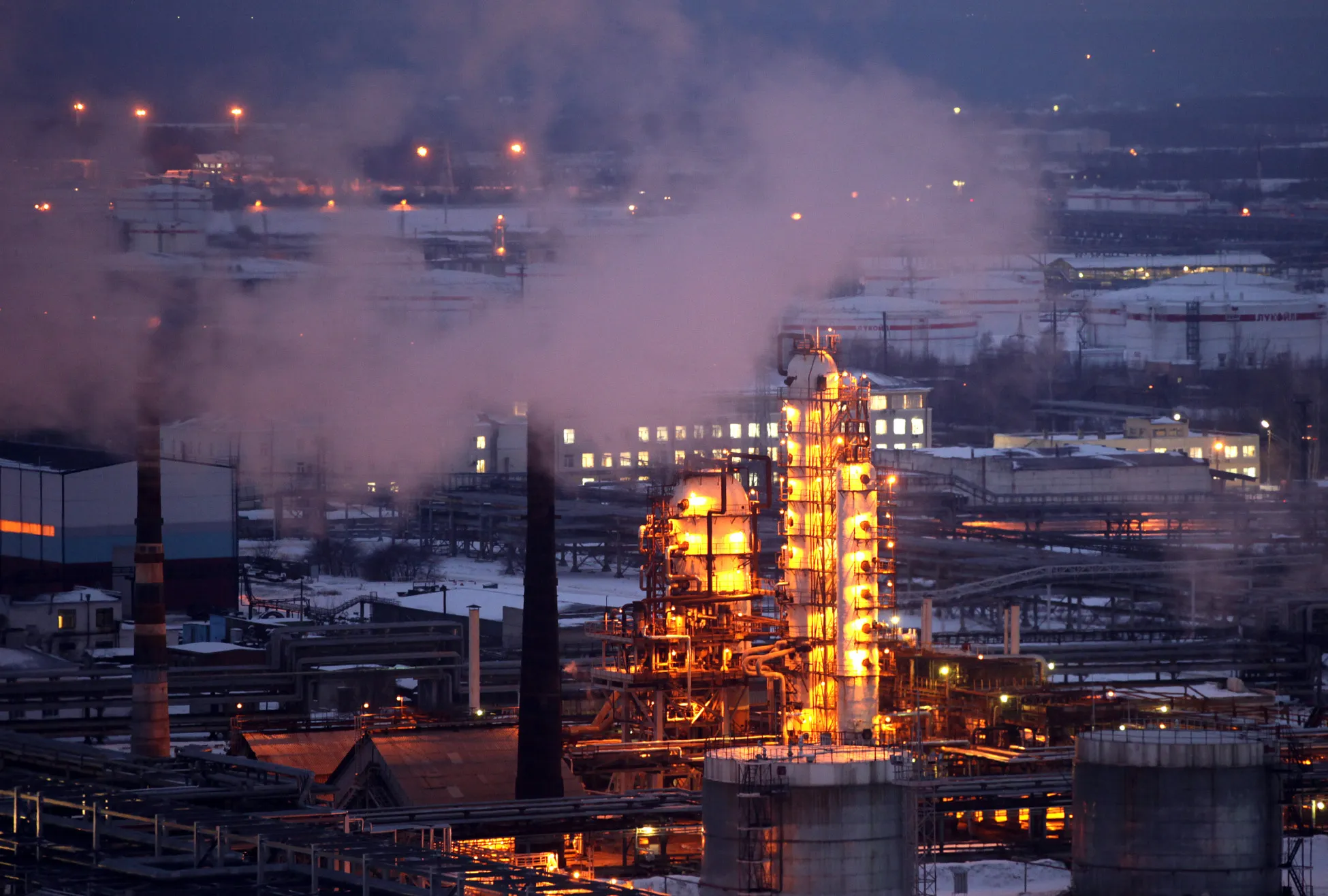 Cracking towers at a petroleum refinery&nbsp;in Nizhny Novgorod, Russia.