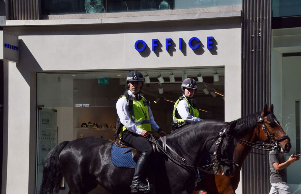 Britain's Brazen Shoplifters Prove a Point