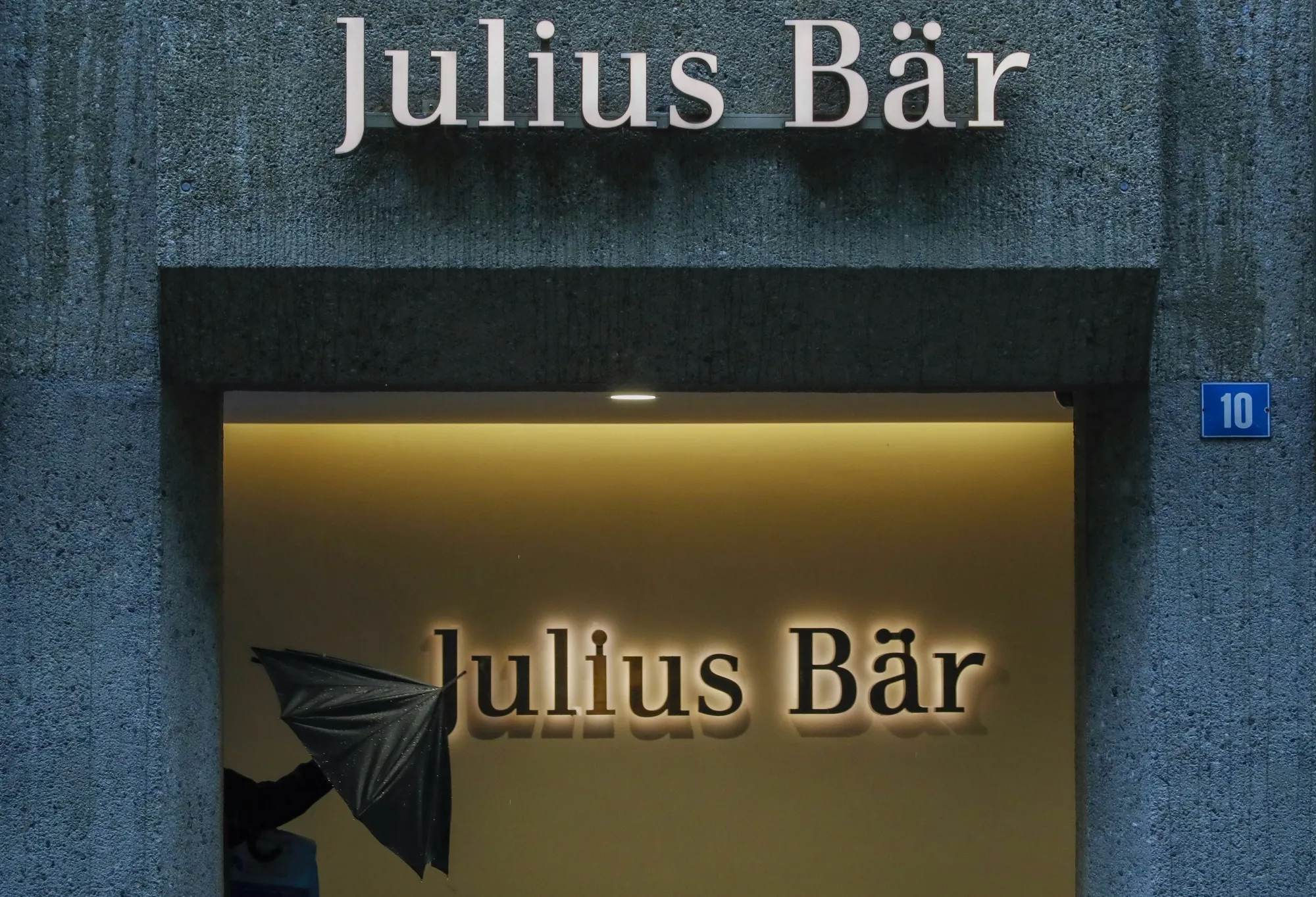 Julius Baer Sees Inflows, Hiring Pickup Amid Uncertainty - Bloomberg