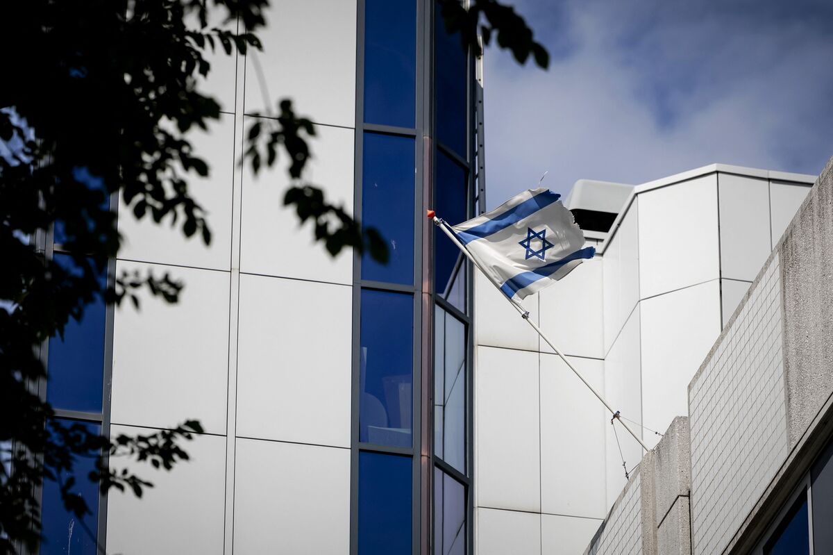 Israeli Embassy in the Netherlands Vandalized, Suspects Arrested Israeli Embassy in the Netherlands Vandalized, Suspects Arrested