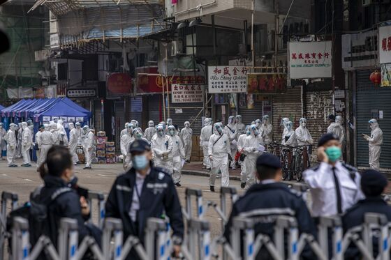 Hong Kong Imposes First Covid Lockdown in Kowloon Area