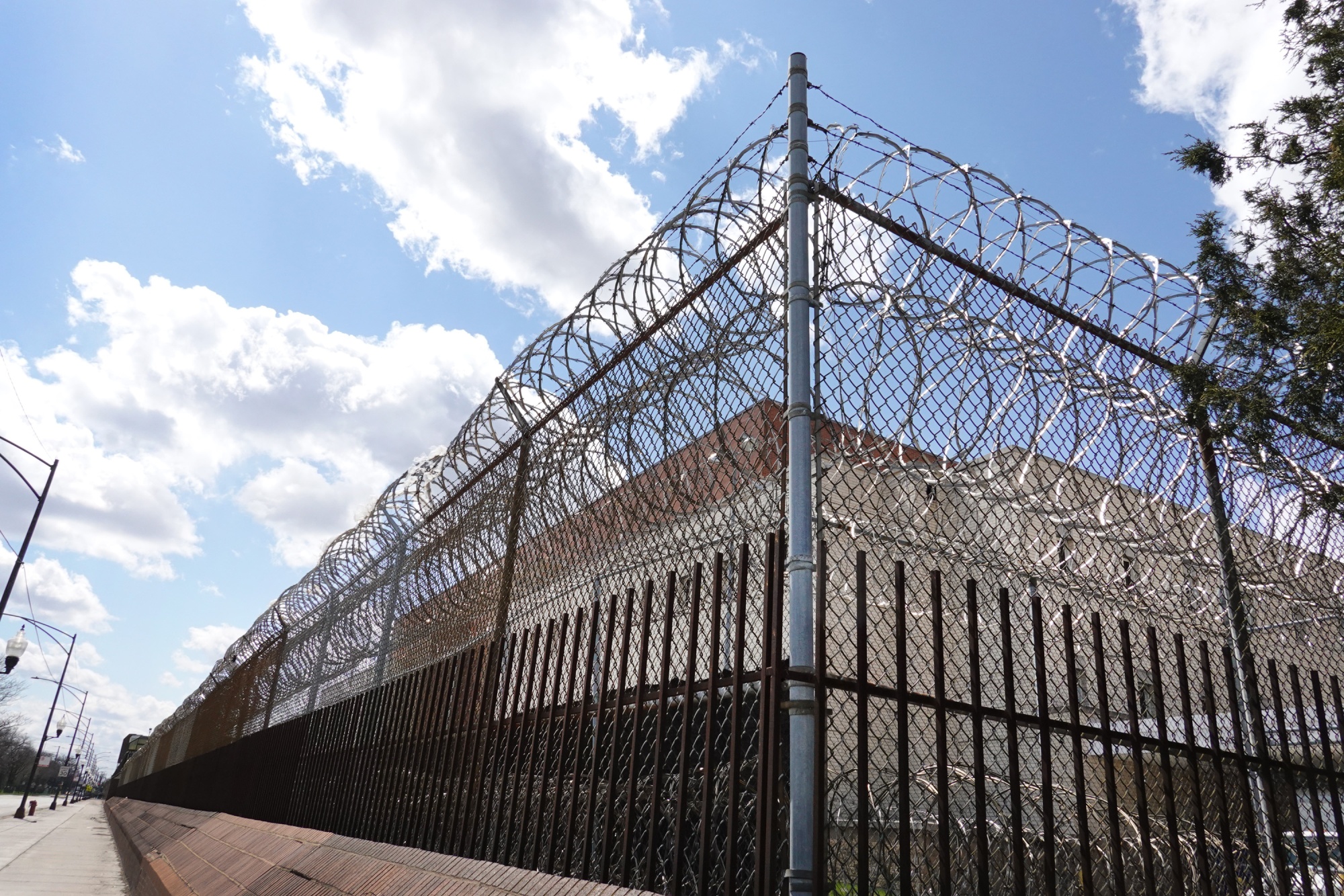 Prisoner escaped US jail by scaling wall and climbing over razor