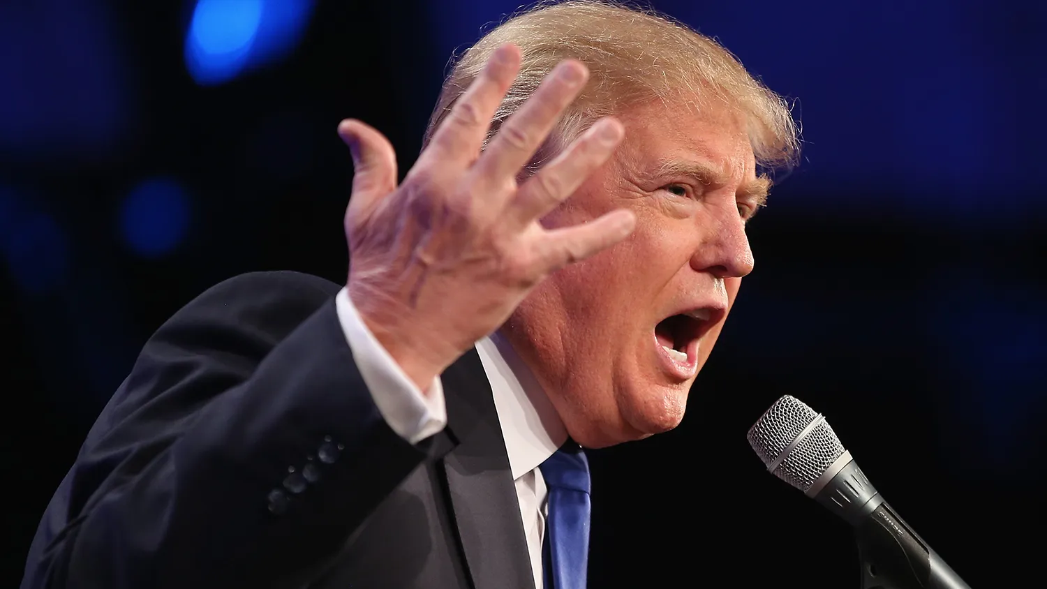 Businessman Donald Trump speaks to guests gathered for the Republican Party of Iowa's Lincoln Dinner at the Iowa Events Center on May 16, 2015 in Des Moines, Iowa.
