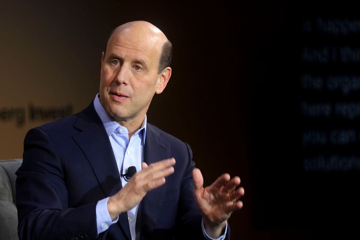 Blue Owl Chief Says Look to Banks’ Loans for Dimon’s Cockroaches