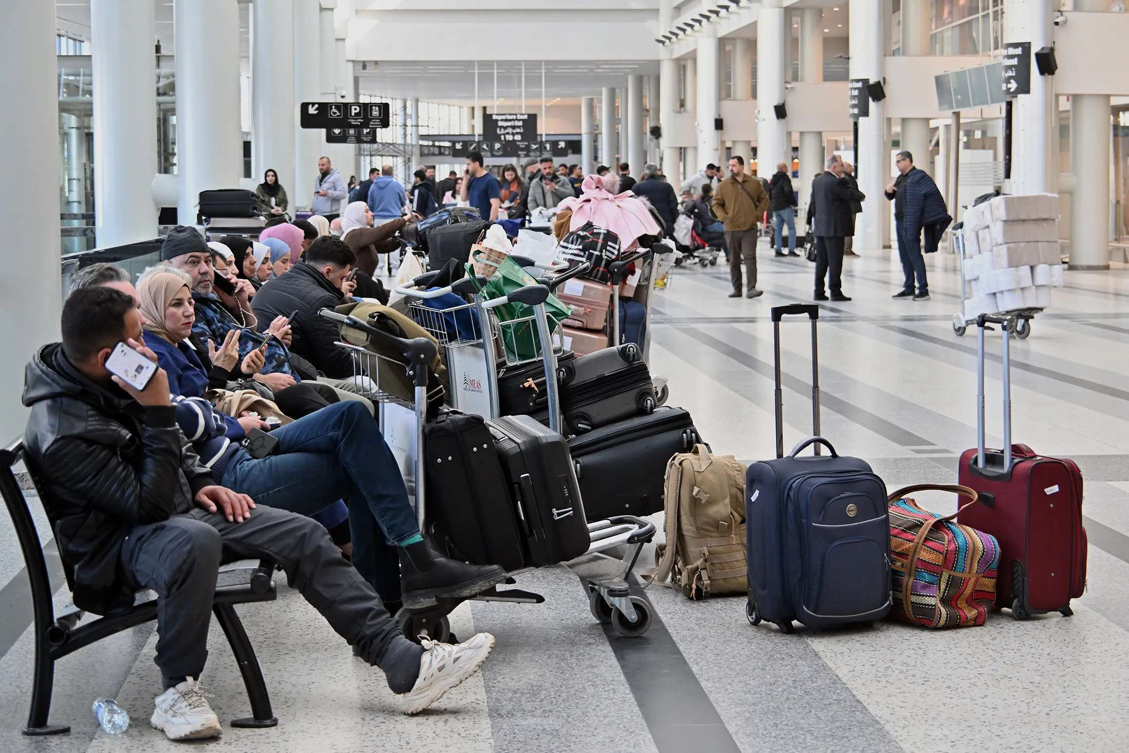 Dubai Airport Damaged in Strike After Iran Retaliates Attack - Bloomberg