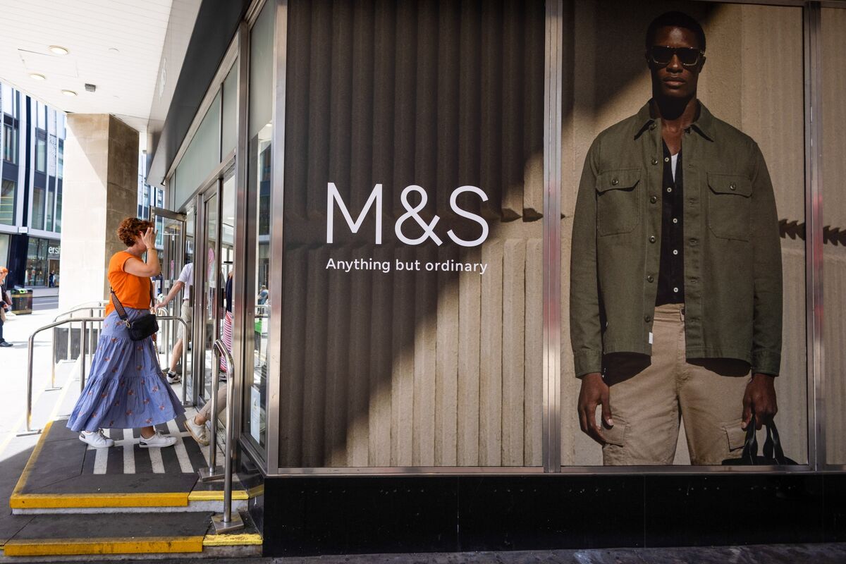 UBS Sees Marks &amp; Spencer Hitting 2015 High on Market-Share Gains