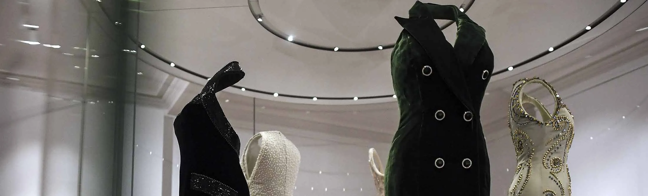 See Inside the Magnetic New Exhibit of Princess Diana's Clothing - Bloomberg