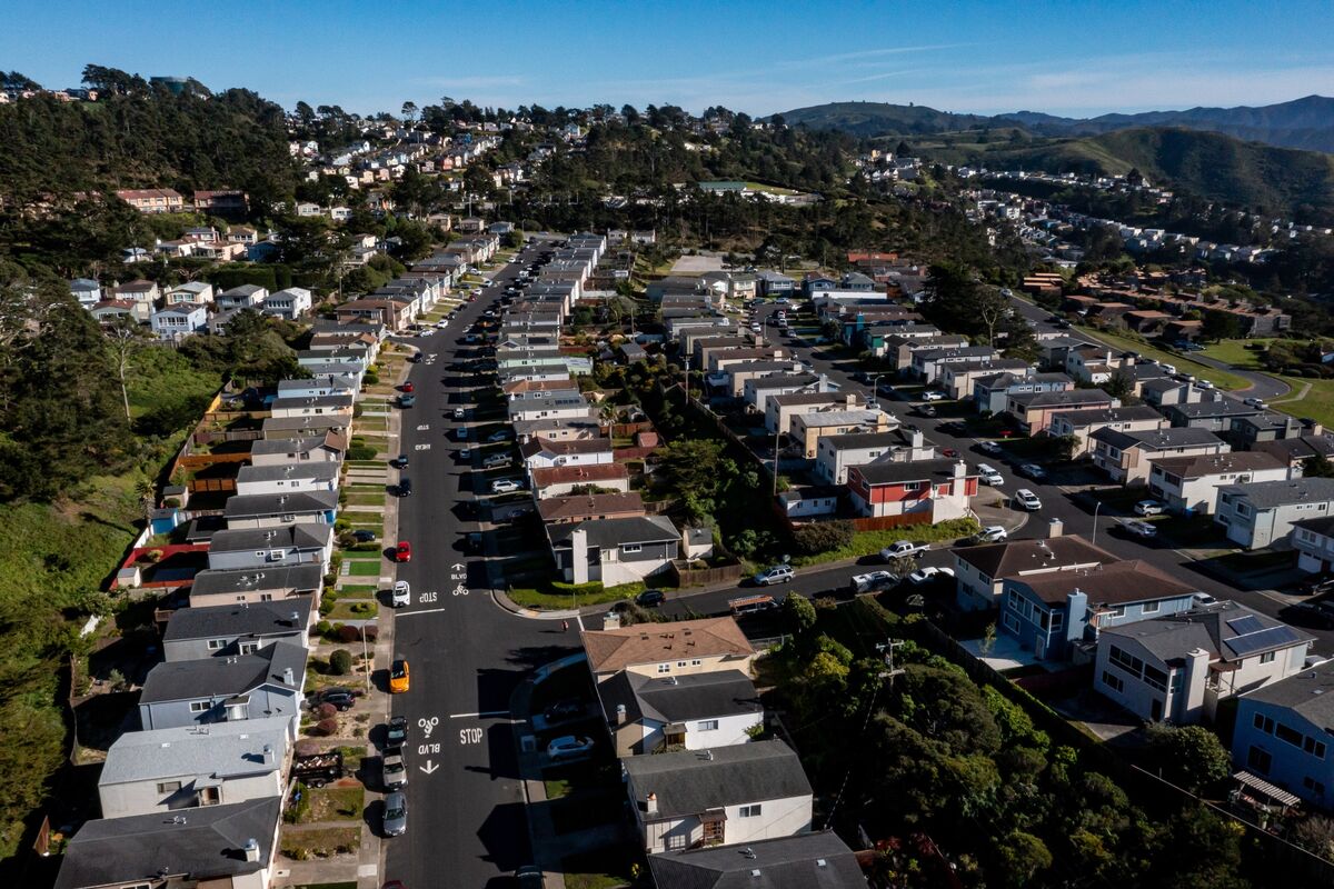 bloomberg.com - James Crombie - Real Estate Is Next Bet for Debt Investors Avoiding Private Credit