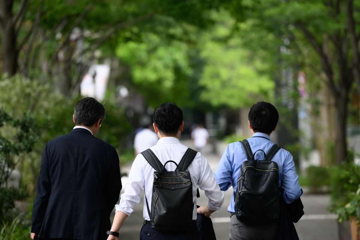 ブルームバーグのニュース記事「準大手証券の初任給は野村並み、背水の陣で人材確保へ－進む待遇改善」の画像