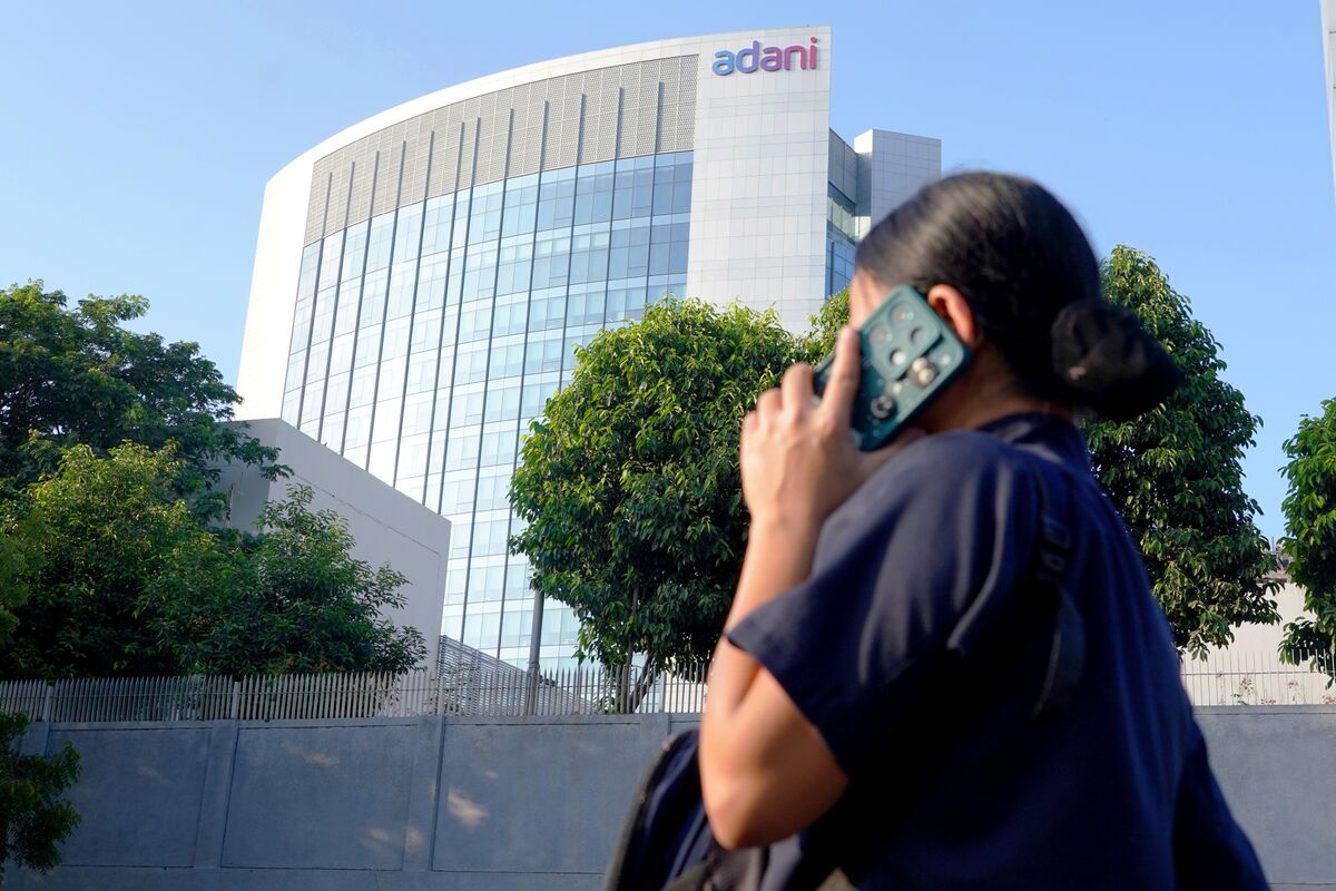 Foreign Ownership in Adani Flagship Sinks to Low as Locals Buy - Bloomberg