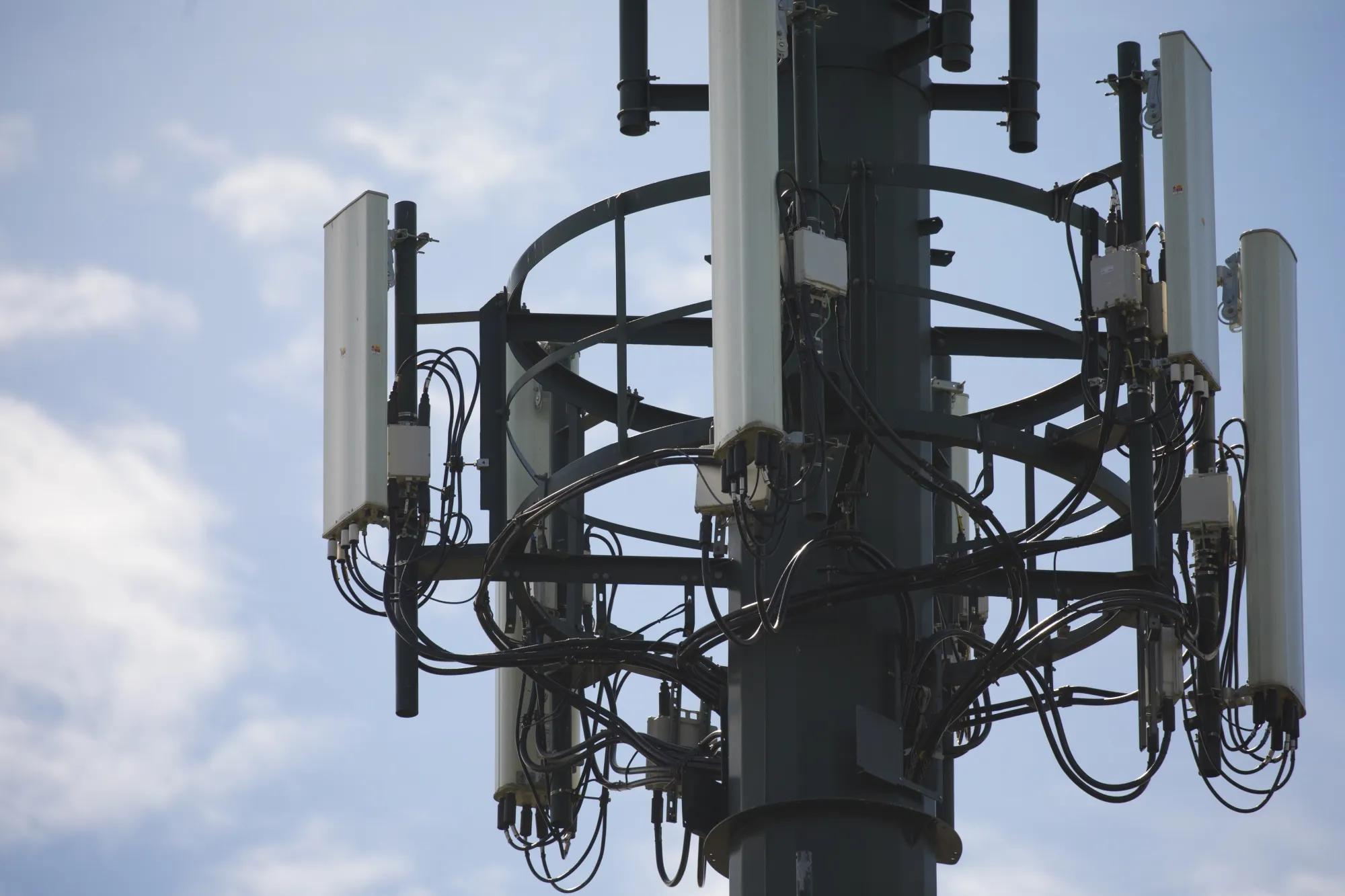 U.K. PM Johnson Urged to Ban Huawei in U.K. 5G Networks by End-2021