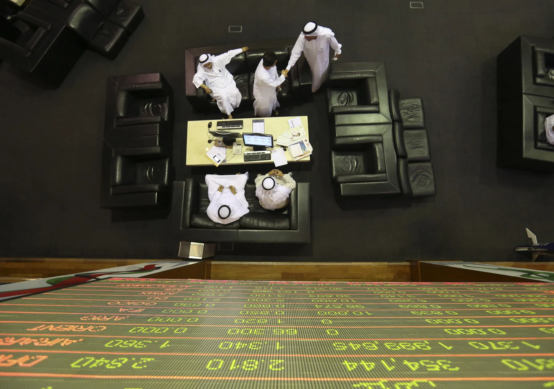 Dubai, Abu Dhabi Stocks' Yearly Moves to Diverge for First Time