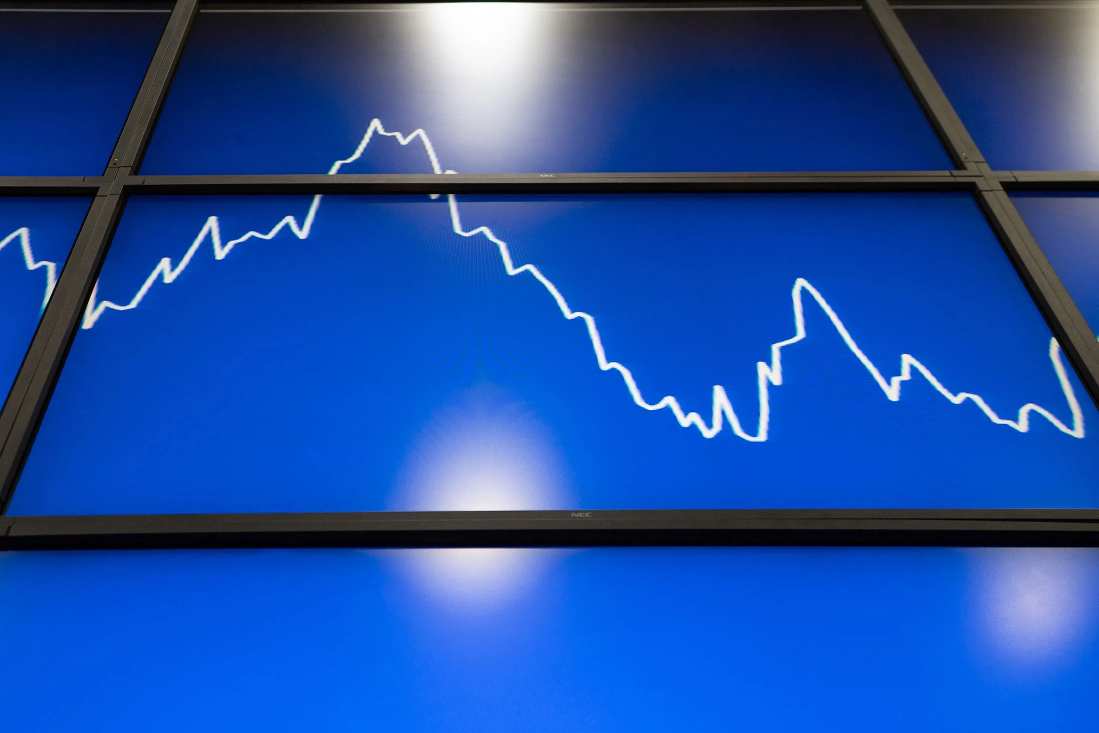 Finance Industry Wins a Two-Year Break on EU Benchmarks Law - Bloomberg