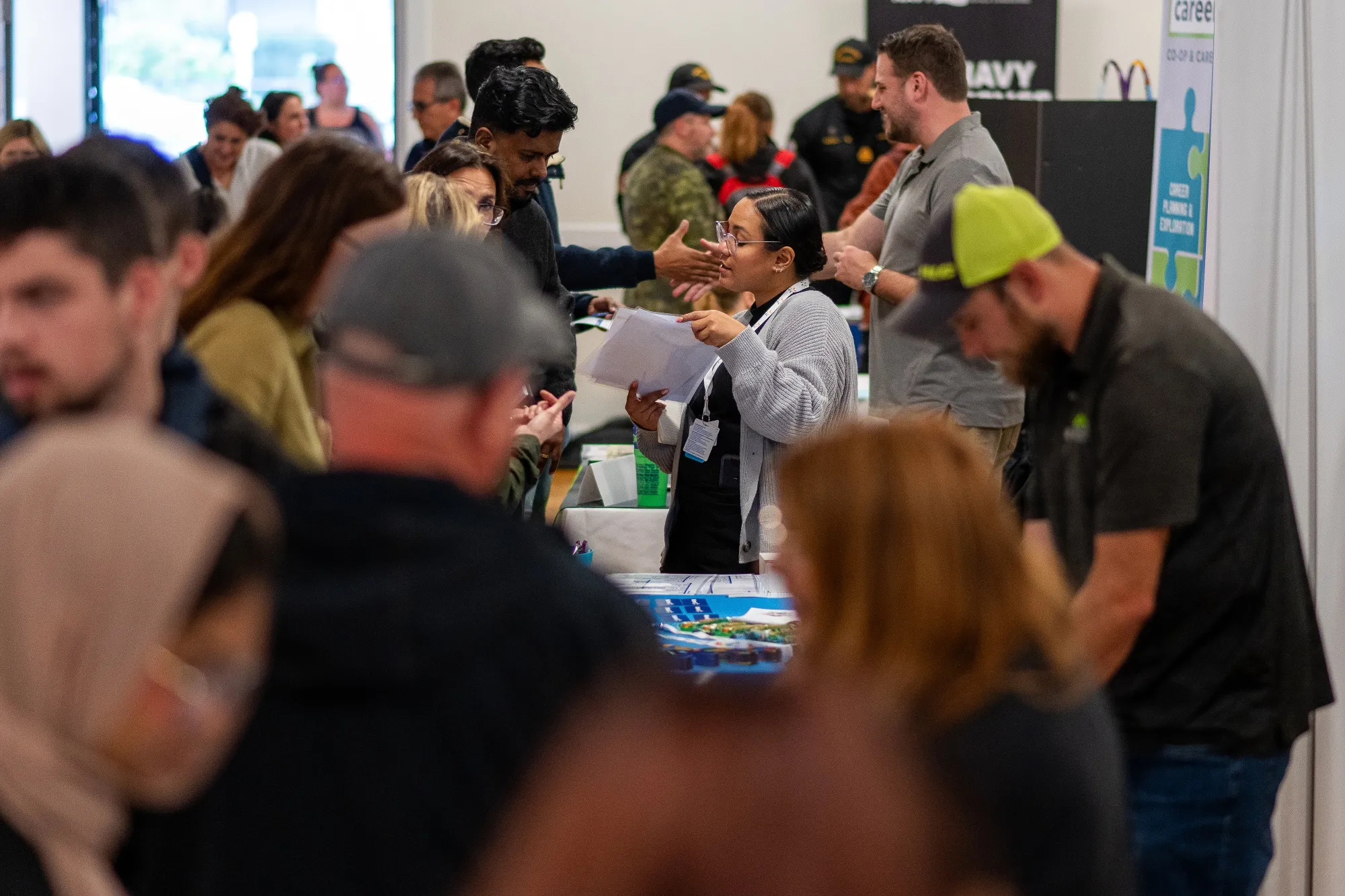 Canada’s Job Market Stalls After Months of Strong Gains - Bloomberg