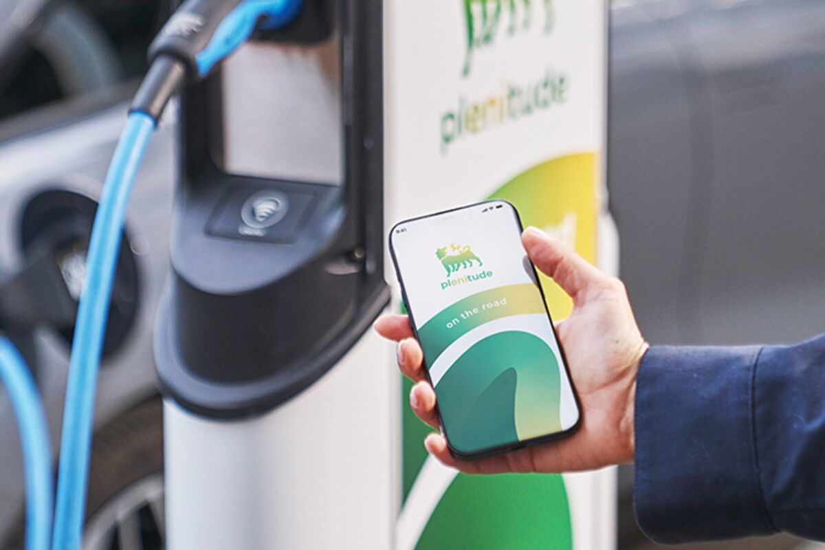 🟪"Eni SpA cede il 20% di Plenitude ad Ares per 2 miliardi di euro: un passo verso la transizione energetica"