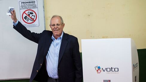 Pedro Pablo Kuczynski casts his vote.