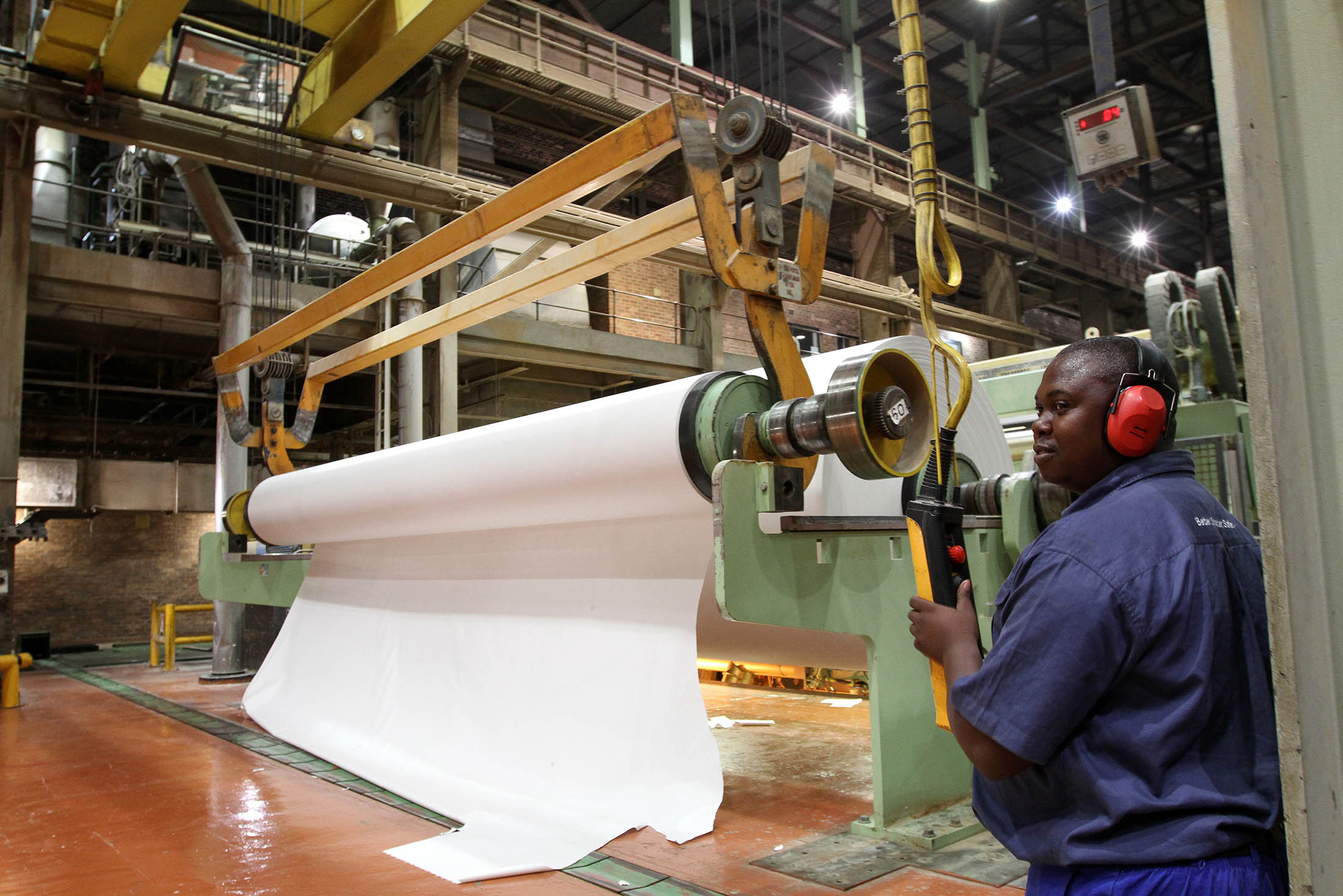 Rand Decline `Lucrative' for World's No. 1 Dissolving Pulp Maker Bloomberg