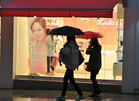 Seoul Residents Threatened With ‘Sea of Fire’ Carry On With Life