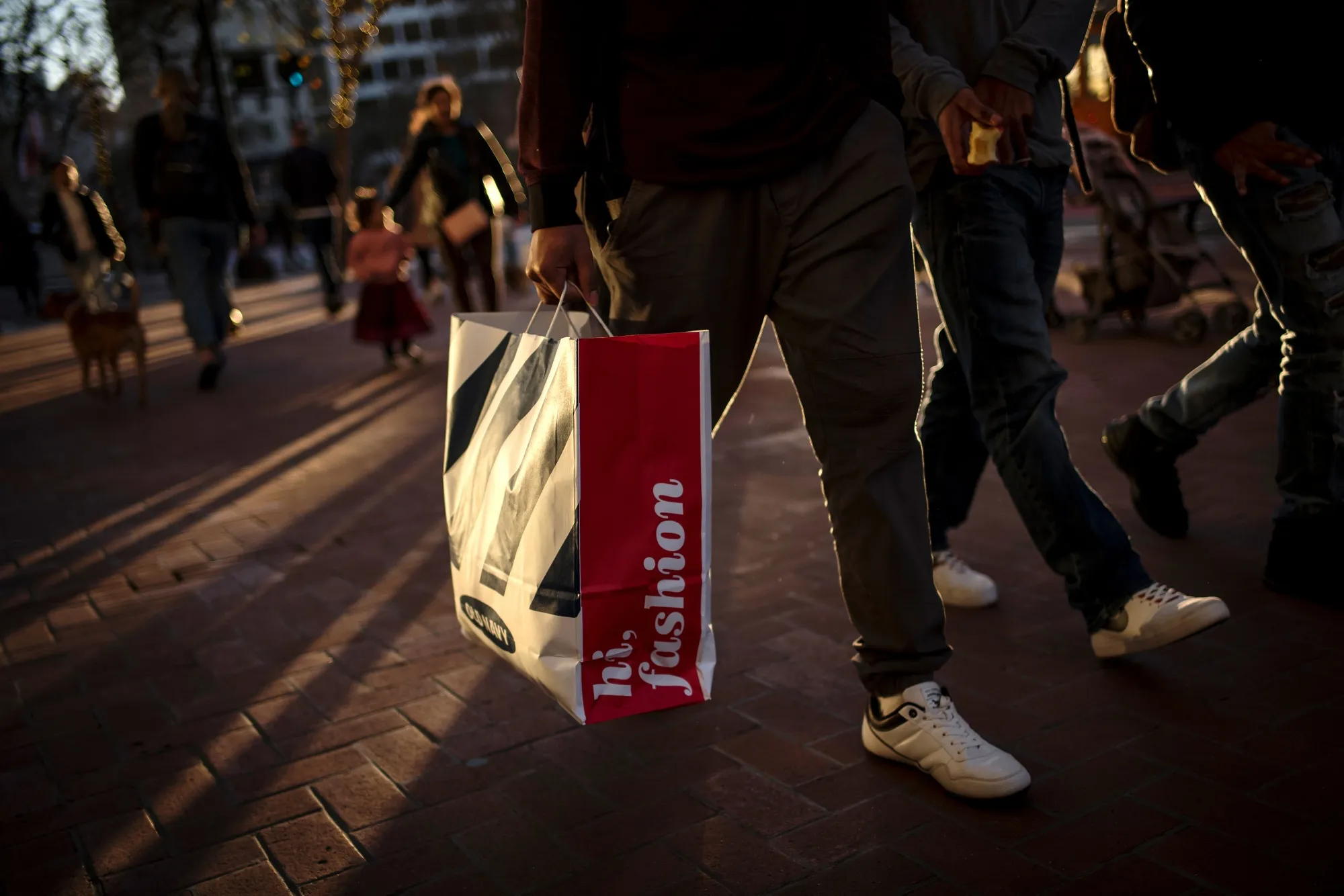 Shoppers In San Francisco Ahead Of Consumer Comfort Figures