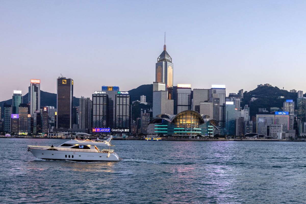 KKR, Quadrantis to Acquire Minority Stake in Hong Kong’s Peak Re