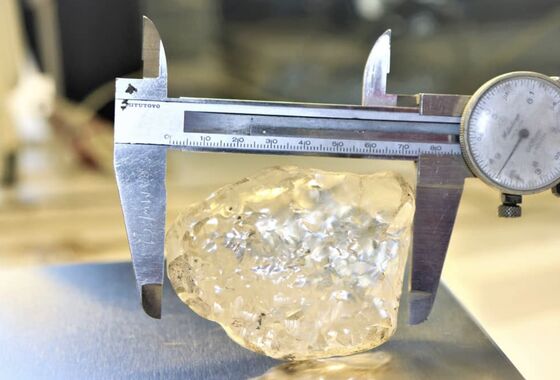 De Beers Unit’s Gigantic Diamond Could Be Third-Biggest Ever